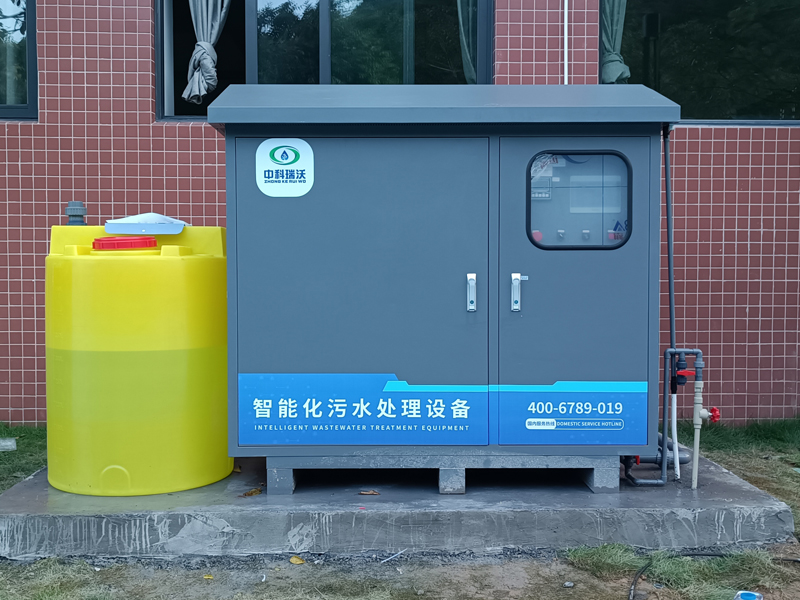 室外防雨麻豆网站在线污水处理设备